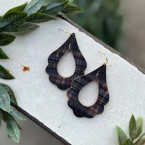Dangly Plaid Scallop Earrings Teardrop Leather Gray Black Red Rustic Countryside
